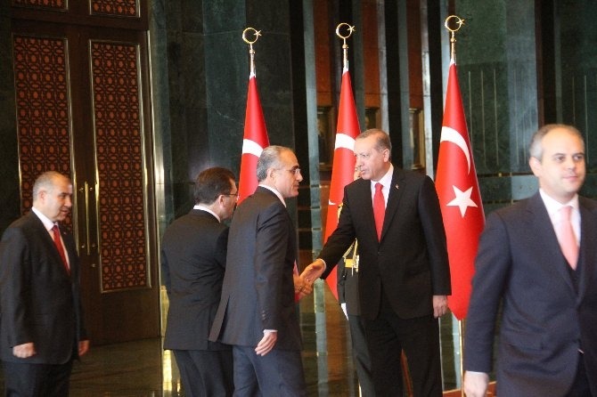 TEBRİKLERİ KABUL ETTİ