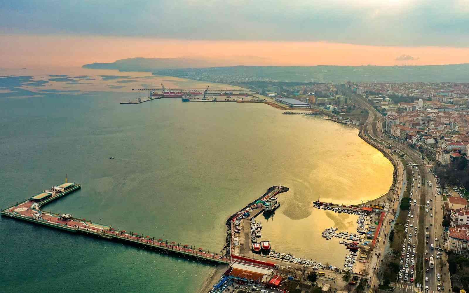 Tekirdağ, en çok konut satılan iller arasında 8. sıraya yükseldi Türkiye’deki toplam konut satışlarının yüzde 2,5’i Tekirdağ’da gerçekleşerek en çok konut satışı gerçekleştirilen iller arasında 8. sırada yer ...