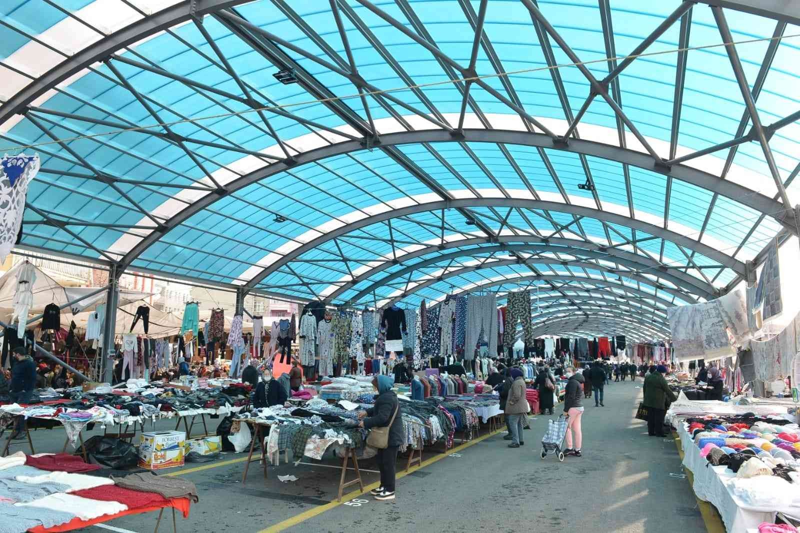 Tekirdağ’a sosyete pazarı geliyor Halk arasında Sosyete Pazarı olarak anılan ve ağırlıklı olarak giyim-kuşam üzerine hizmet veren, haftanın belli günlerinde kurulan semt pazarı ...