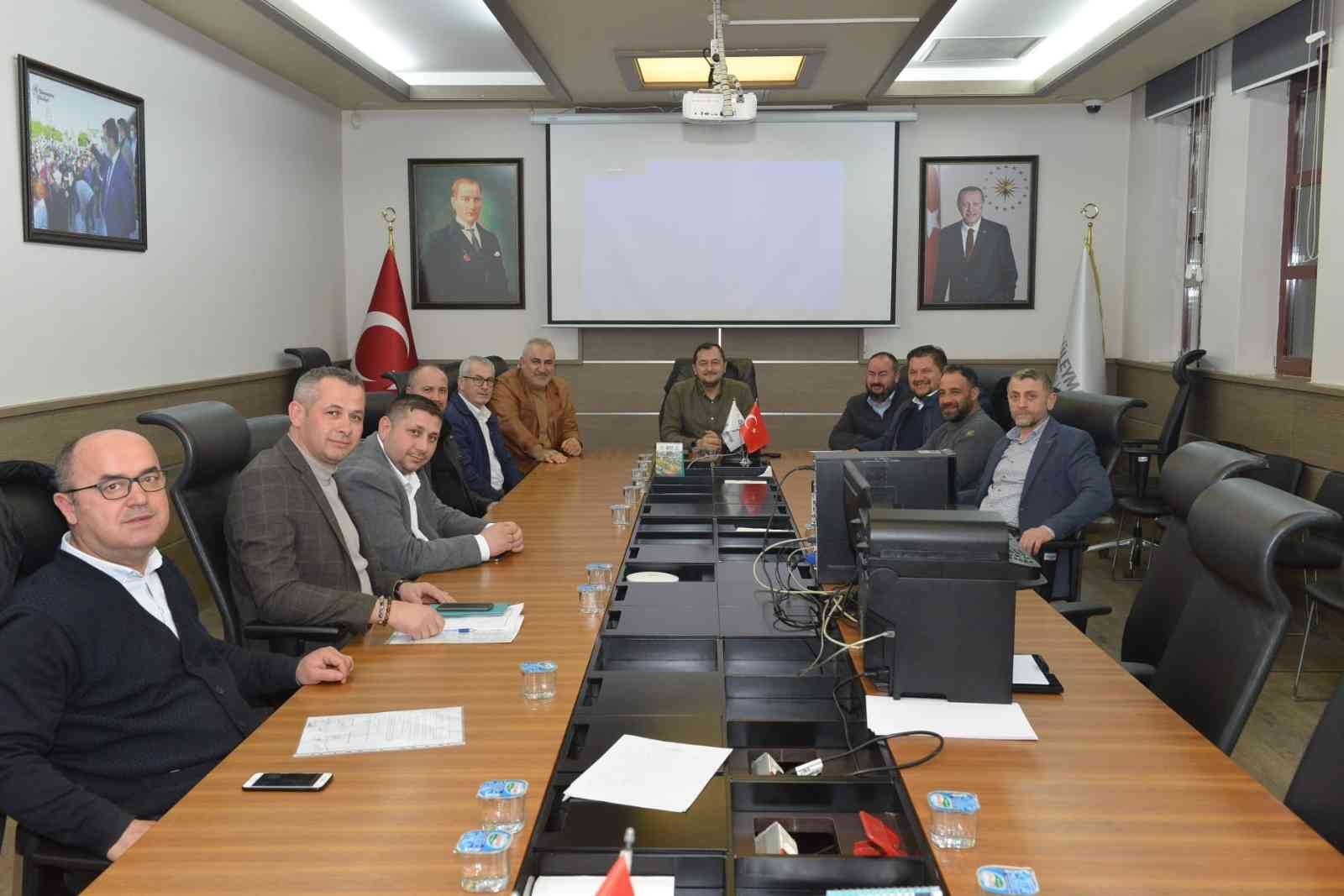 Tekirdağ’a sosyete pazarı geliyor Halk arasında Sosyete Pazarı olarak anılan ve ağırlıklı olarak giyim-kuşam üzerine hizmet veren, haftanın belli günlerinde kurulan semt pazarı ...