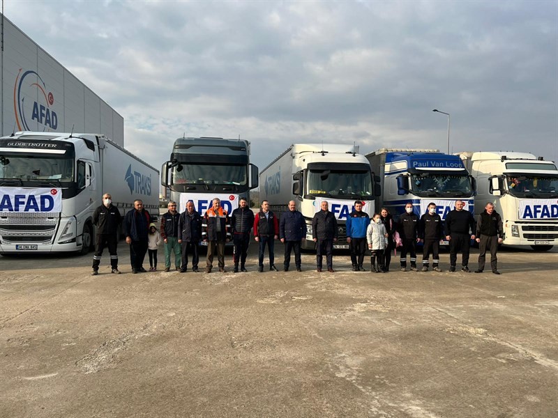 Tekirdağ’dan Ukrayna’ya 5 tır yardım gönderildi Rusya’nın saldırısı altındaki Ukrayna’ya Tekirdağ’dan 5 tır insani yardım malzemesi gönderildi. Rusya’nın saldırı düzenlendiği Ukrayna’da ...