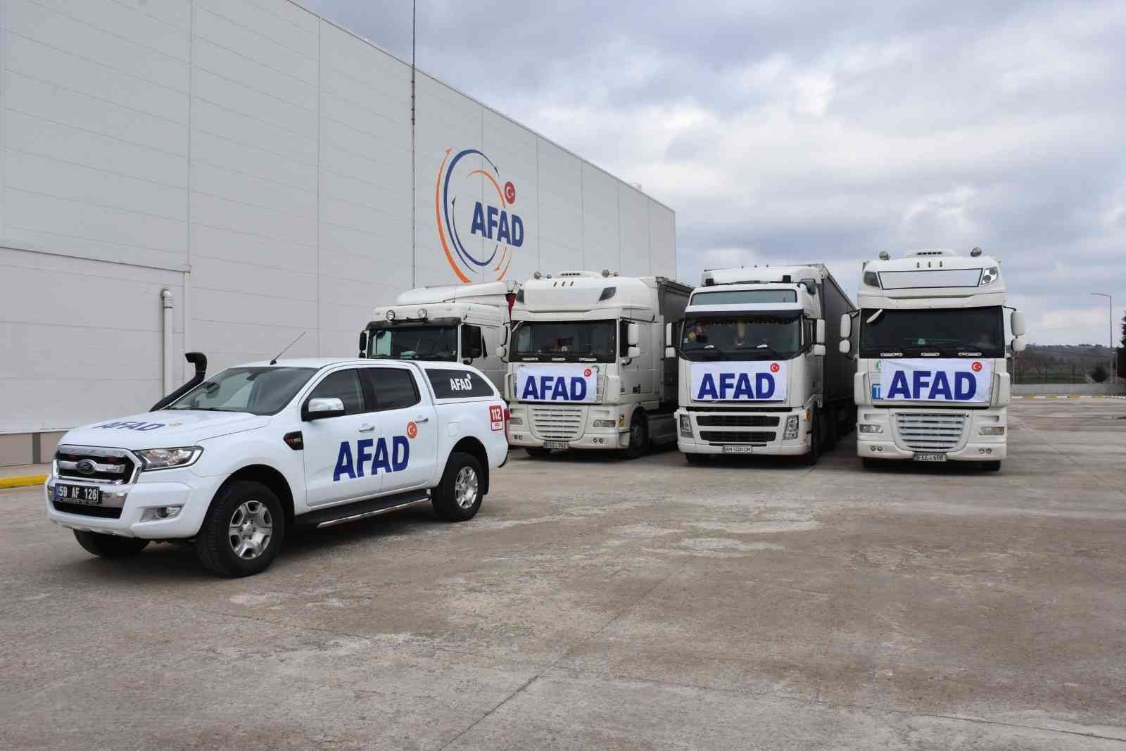 Tekirdağ’dan Ukrayna’ya 9 tır insani yardım gönderildi Rusya saldırısı altındaki Ukrayna’ya Tekirdağ’dan dün gönderilen 5 tır insani yardımın yanı sıra bugün de 4 adet yardım tırı daha yola çıktı ...