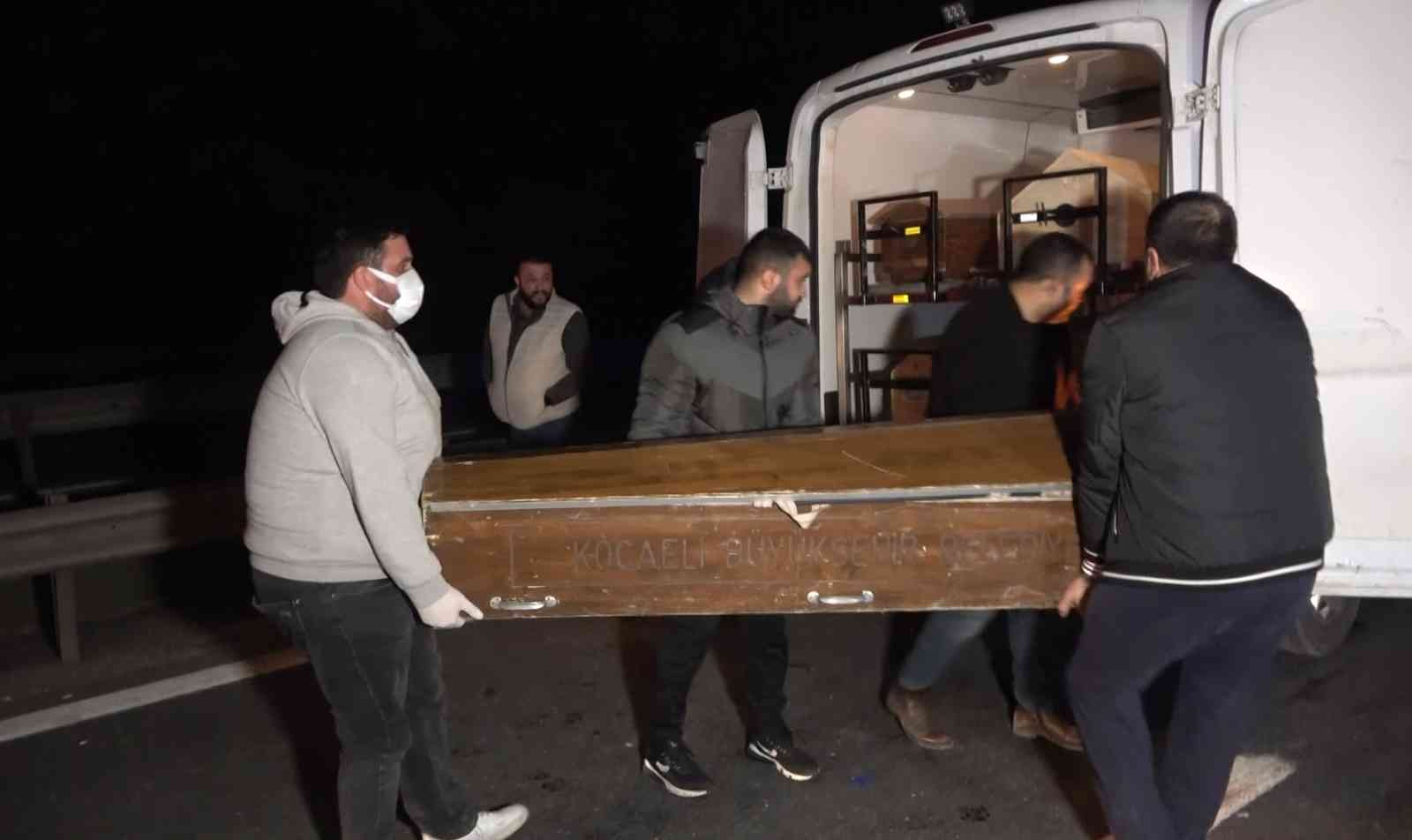 TEM Otoyolunda feci kaza: 1 ölü, 4 yaralı KOCAELI(İHA) – Kocaeli TEM Otoyolu Ankara istikametinde meydana gelen kazada 1 kişi hayatını kaybetti, 4 kişi yaralandı. Kaza, TEM Otoyolu Ankara ...