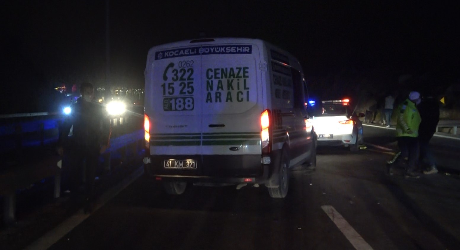 TEM Otoyolunda feci kaza: 1 ölü, 4 yaralı KOCAELI(İHA) – Kocaeli TEM Otoyolu Ankara istikametinde meydana gelen kazada 1 kişi hayatını kaybetti, 4 kişi yaralandı. Kaza, TEM Otoyolu Ankara ...