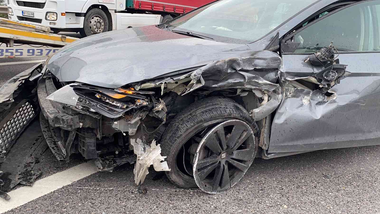 TEM’de 3 araç birbirine girdi: 2 yaralı Kocaeli’nin Çayırova ilçesi TEM Otoyolu’nda 3 aracın karıştığı zincirleme kaza sonrasında 2 kişi yaralanarak hastaneye kaldırıldı. Kaza, Çayırova ...