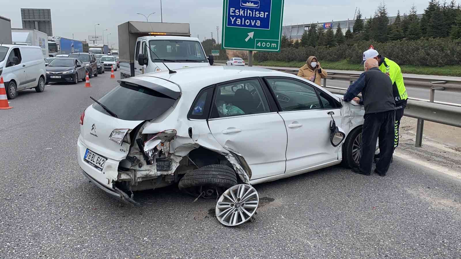 TEM’de 3 araç birbirine girdi: 2 yaralı Kocaeli’nin Çayırova ilçesi TEM Otoyolu’nda 3 aracın karıştığı zincirleme kaza sonrasında 2 kişi yaralanarak hastaneye kaldırıldı. Kaza, Çayırova ...