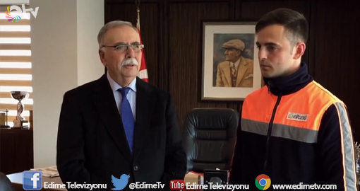 TEMİZLİK GÖREVLİSİ ALTINLA ÖDÜLLENDİRİLDİ