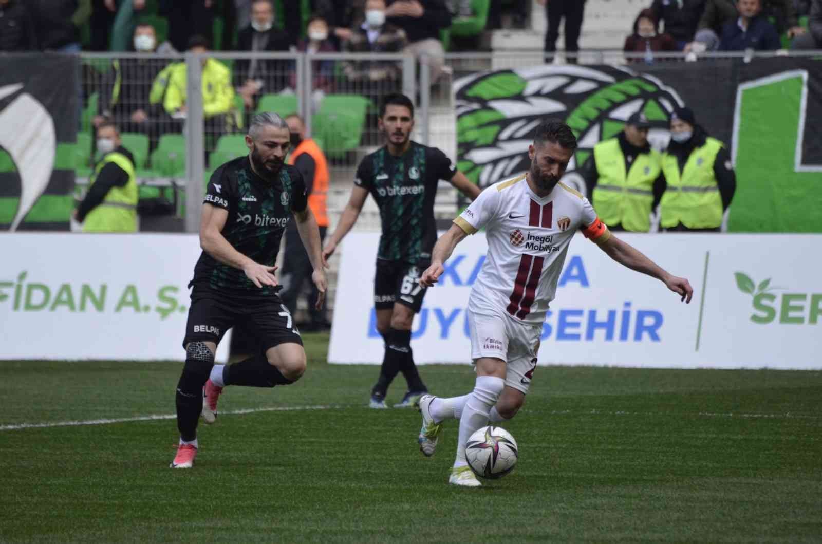 TFF 2. Lig: Sakaryaspor: 2 - İnegölspor: 2 TFF 2. Lig Kırmızı Grup 28. hafta karşılaşmasında Sakaryaspor, sahasında karşılaştığı İnegölspor ile 2-2 berabere kaldı. Stat: Yeni Sakarya ...