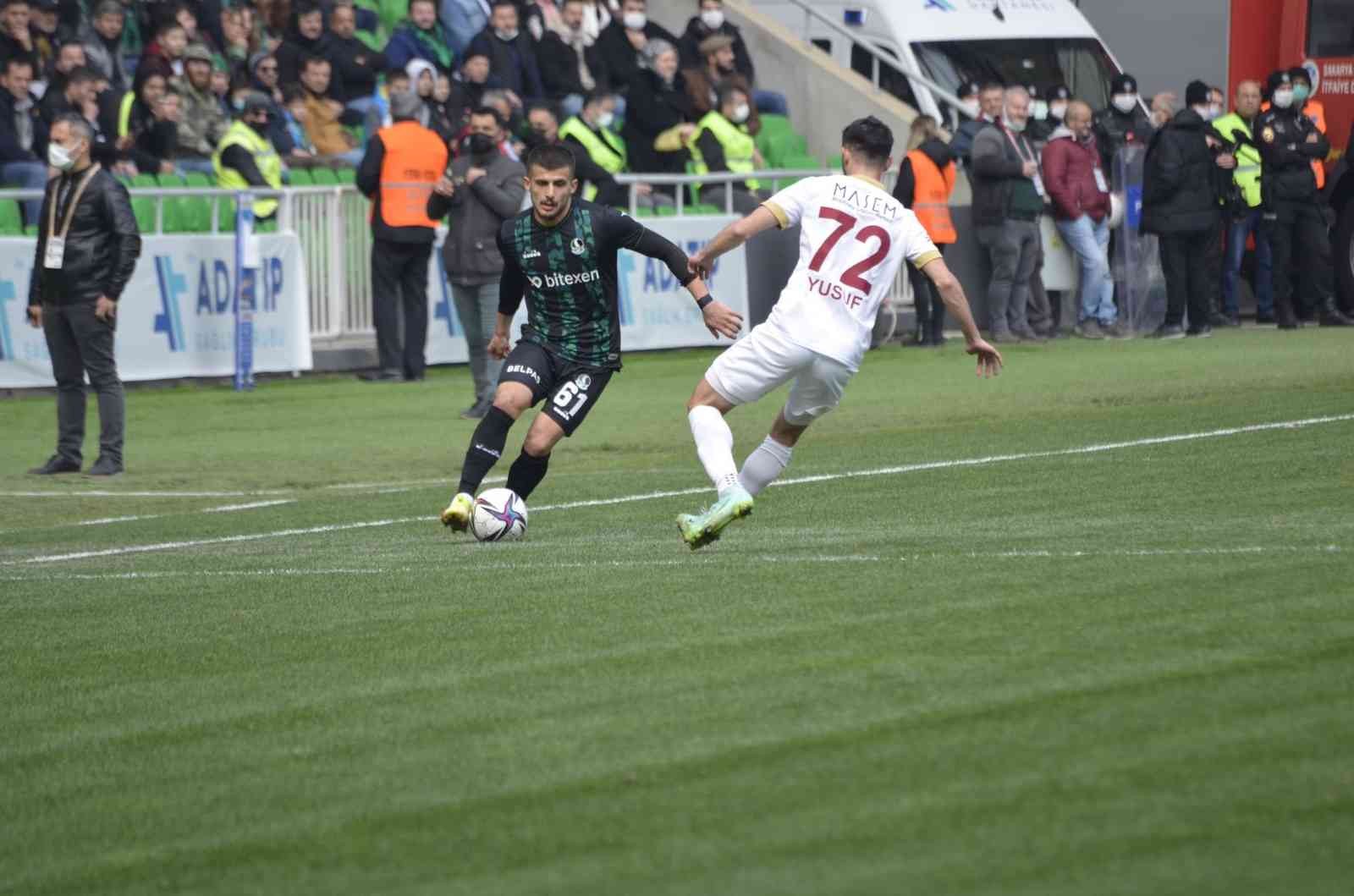 TFF 2. Lig: Sakaryaspor: 2 - İnegölspor: 2 TFF 2. Lig Kırmızı Grup 28. hafta karşılaşmasında Sakaryaspor, sahasında karşılaştığı İnegölspor ile 2-2 berabere kaldı. Stat: Yeni Sakarya ...