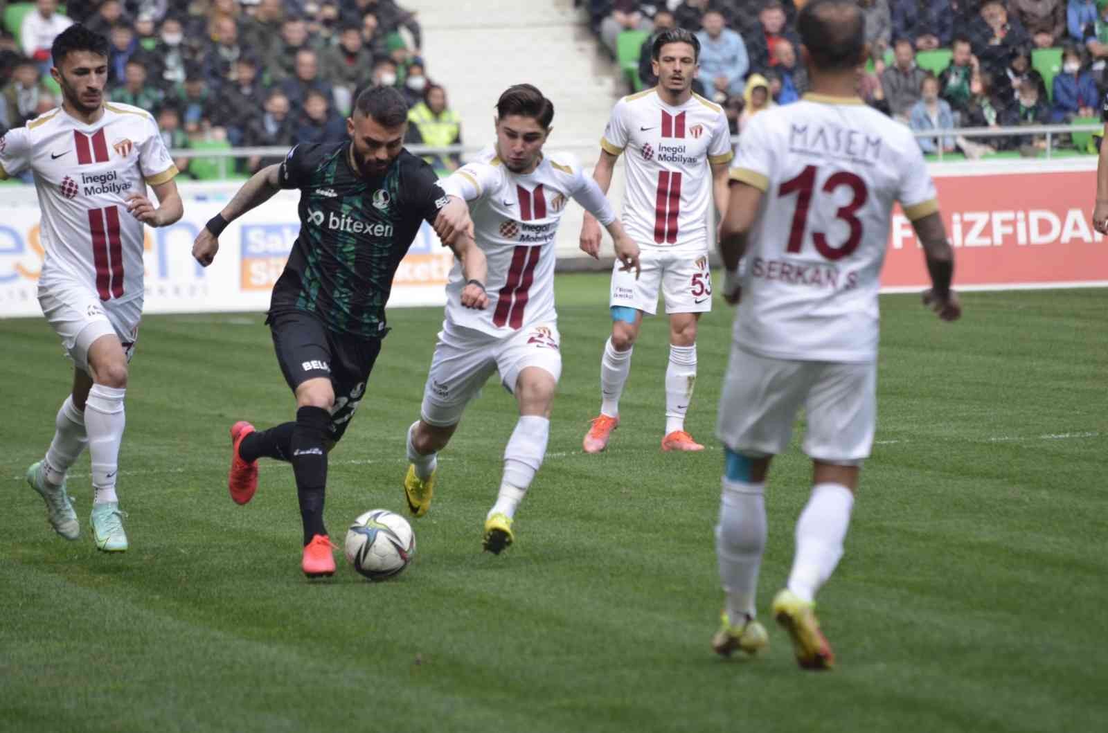 TFF 2. Lig: Sakaryaspor: 2 - İnegölspor: 2 TFF 2. Lig Kırmızı Grup 28. hafta karşılaşmasında Sakaryaspor, sahasında karşılaştığı İnegölspor ile 2-2 berabere kaldı. Stat: Yeni Sakarya ...