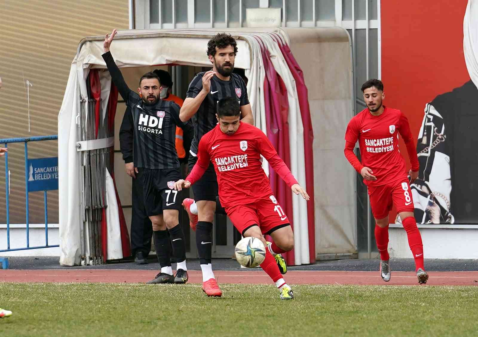 TFF 3. Lig: Sancaktepe FK: 1 - Nevşehir Belediyespor: 2 TFF 3. Lig 1. Grup 24. hafta mücadelesinde Sancaktepe Futbol Kulübü, sahasında karşılaştığı Nevşehir Belediyespor’a 2-1 yenildi. Stat: 15 Temmuz ...