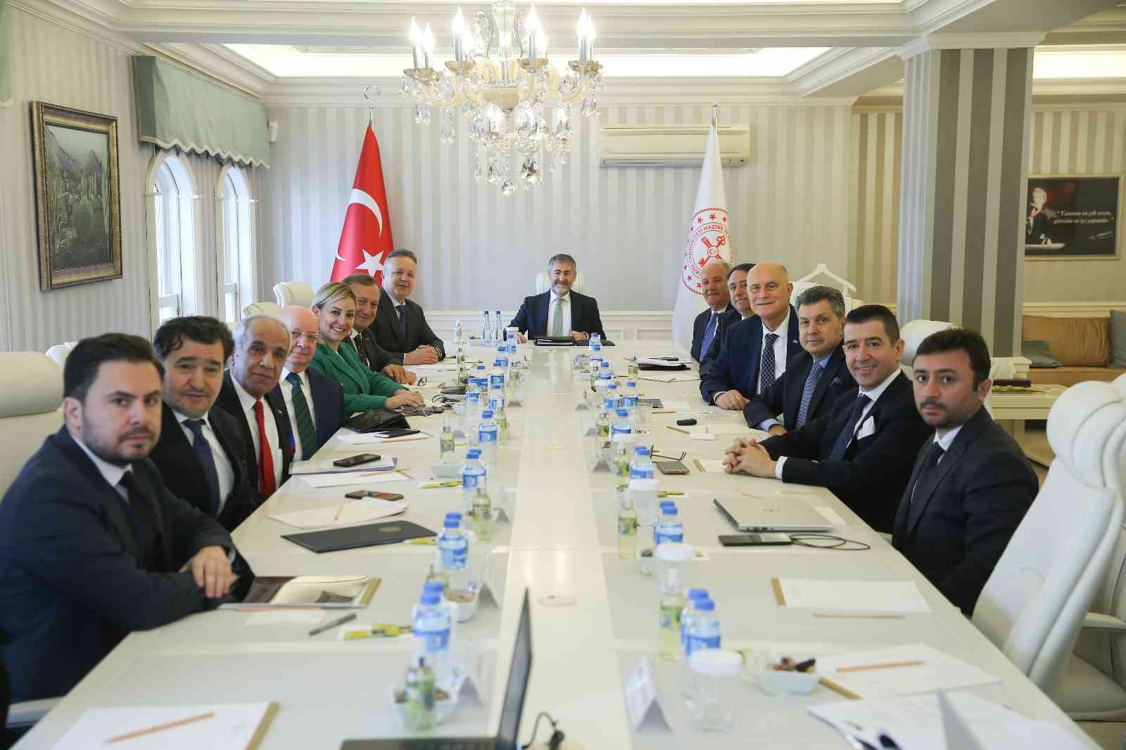 TİM heyeti, Hazine ve Maliye Bakanı Nebati’yi ziyaret etti TİM yönetimi ve sektörler konseyi üyeleri Hazine ve Maliye Bakanı Nureddin Nebati’yi ziyaret etti. Buluşmada, ihracat, Türkiye ekonomi modeli ve ...