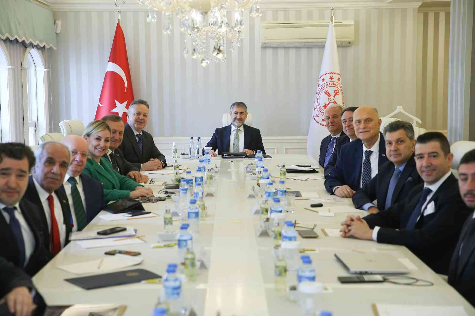 TİM heyeti, Hazine ve Maliye Bakanı Nebati’yi ziyaret etti TİM yönetimi ve sektörler konseyi üyeleri Hazine ve Maliye Bakanı Nureddin Nebati’yi ziyaret etti. Buluşmada, ihracat, Türkiye ekonomi modeli ve ...