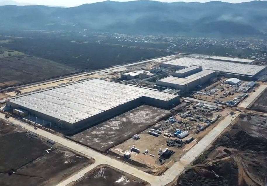 TOGG’dan heyecanlandıran paylaşım Türkiye’nin Otomobili Girişim Grubu (TOGG), yaptığı paylaşımla inşası devam eden Gemlik’teki fabrikada çalışmaların hız kesmeden devam ettiğini ...