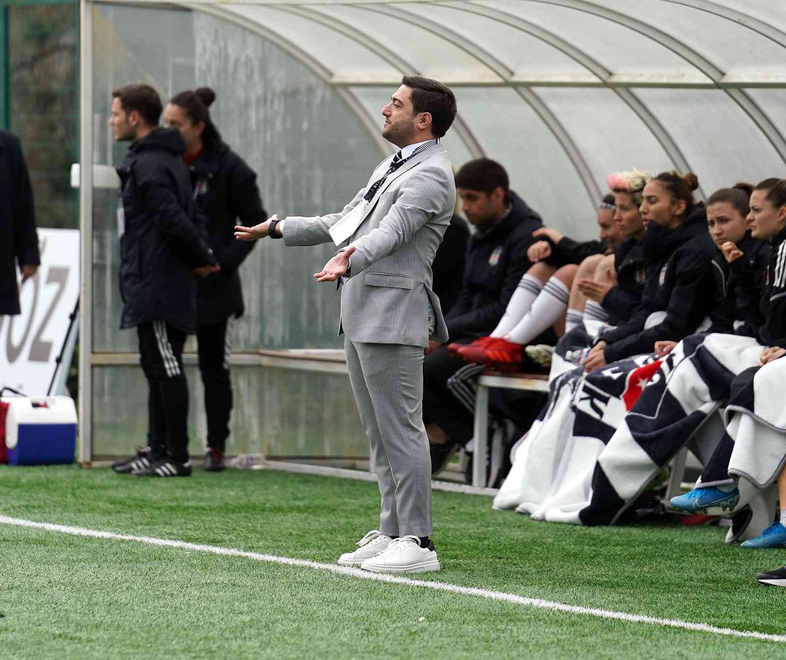 Turkcell Kadın Futbol Süper Ligi: Fenerbahçe: 2 - Beşiktaş: 1 Turkcell Kadın Futbol Süper Ligi 12. hafta mücadelesinde Fenerbahçe, Beşiktaş’ı konuk etti. Sarı-lacivertli ekip 2-1 kazanırken, siyah-beyazlılar ...