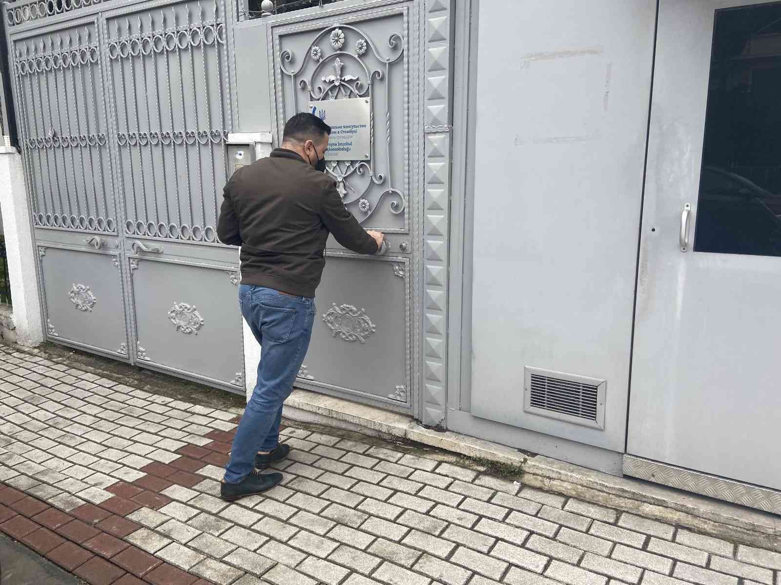 Türkiye’ye konferansa gelen 6 Ukraynalı doktor ülkesine dönmeyi bekliyor Türkiye’ye konferans için gelen 6 Ukraynalı doktor ülkelerine geri dönebilmek için Ukrayna İstanbul Başkonsolosluğu’na gelerek yardım istedi ...