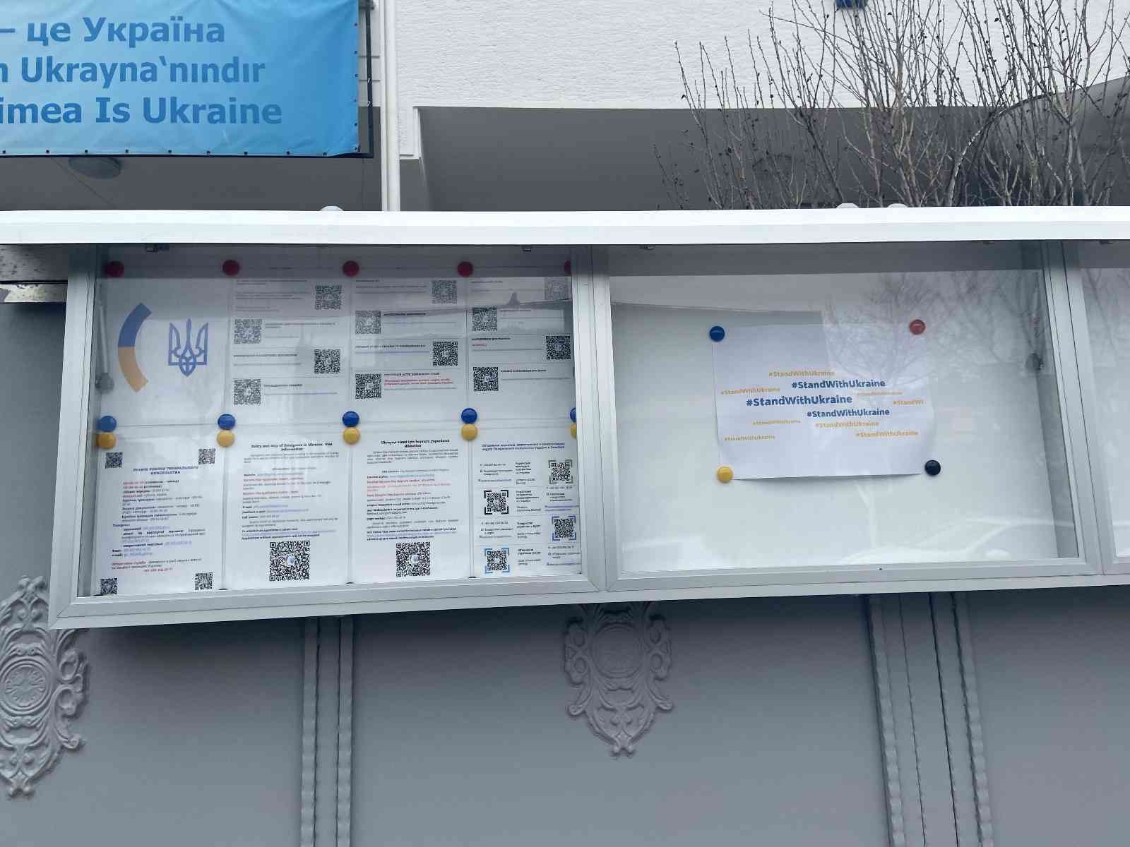 Türkiye’ye konferansa gelen 6 Ukraynalı doktor ülkesine dönmeyi bekliyor Türkiye’ye konferans için gelen 6 Ukraynalı doktor ülkelerine geri dönebilmek için Ukrayna İstanbul Başkonsolosluğu’na gelerek yardım istedi ...