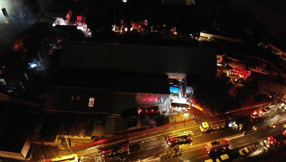 Tuzla’daki fabrika yangını 3 buçuk saatlik çalışma ile kontrol altına alındı Tuzla’da fabrika yangını itfaiye ekiplerinin 3 buçuk saatlik çalışmasının ardından kontrol altına alındı. Soğutma çalışmalarına devam eden ...