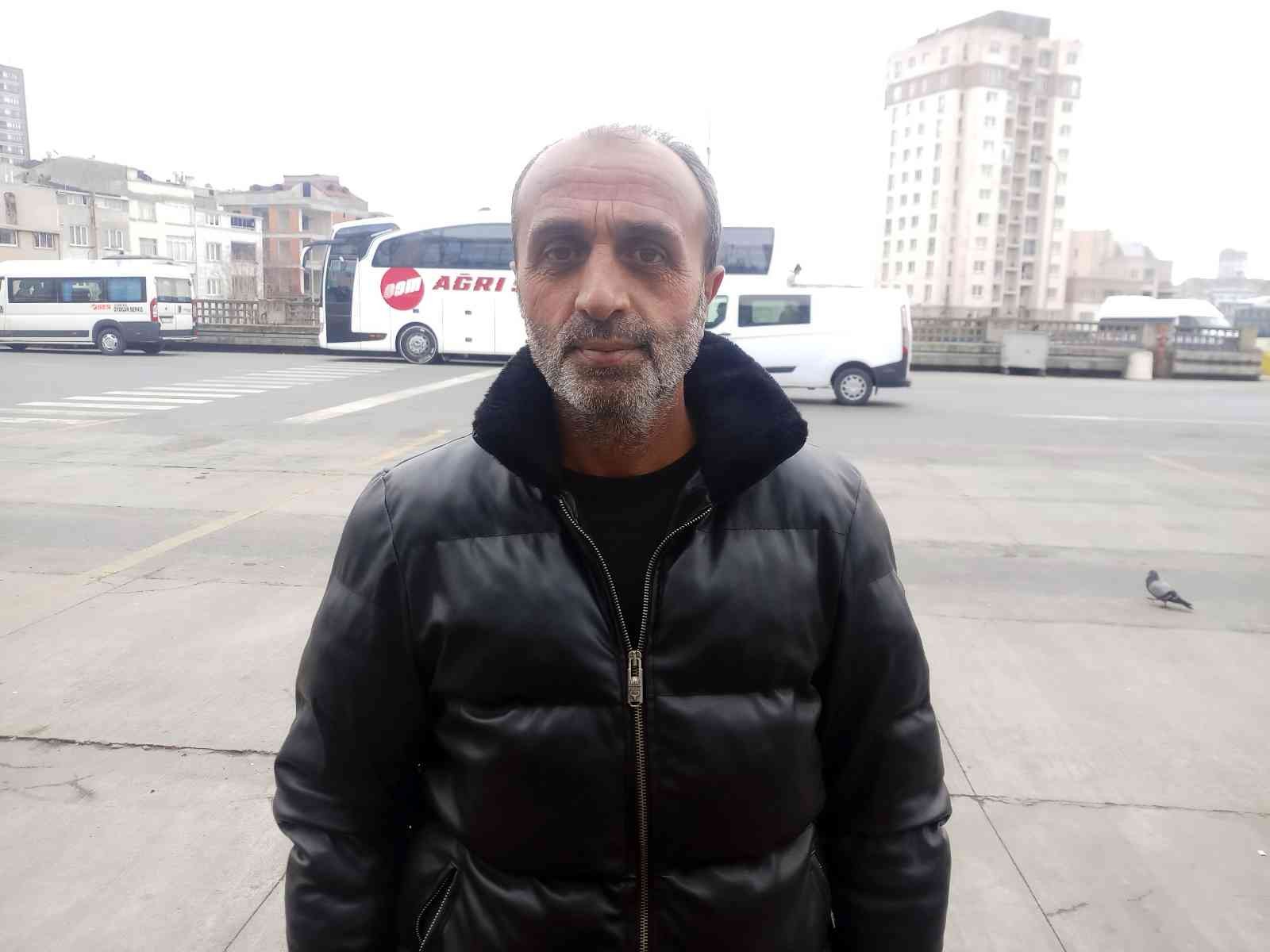 Ukrayna’dan tahliye edilen Türk vatandaşları İstanbul’a geldi Rusya’nın Ukrayna’ya saldırısı sonrası kara yoluyla bölgeden tahliye edilen Türk vatandaşları İstanbul’a geldi. Rusya’nın Ukrayna’ya saldırısı ...