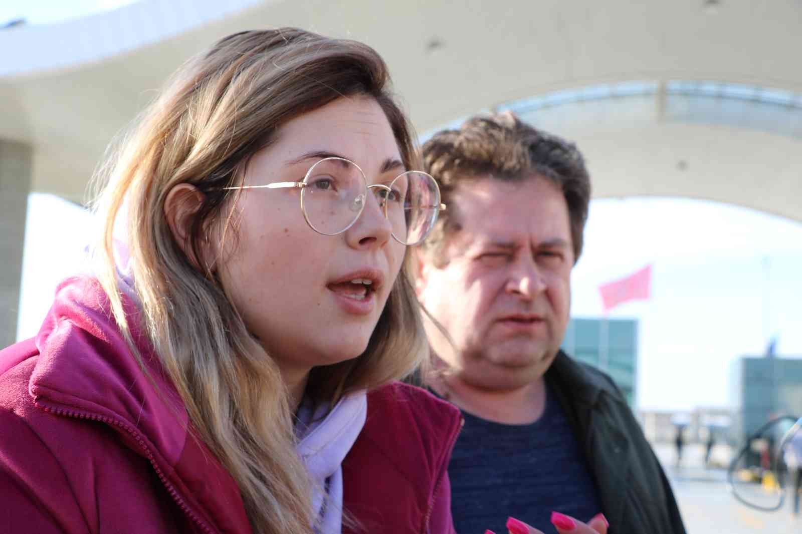  Rusya’nın Ukrayna’ya saldırısı nedeniyle ülkesini terk edip Türkiye’ye gelen Ukraynalı genç kız gözyaşları içerisinde yaşanan dramı anlattı ...