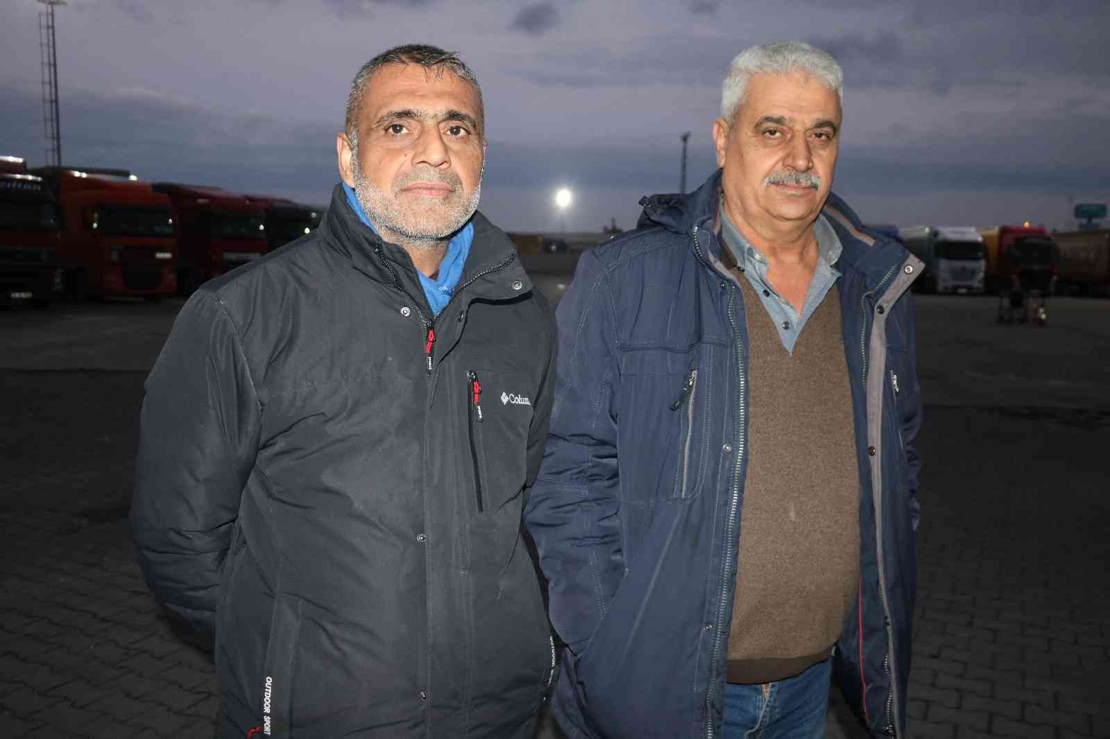 Ukrayna’ya ve Rusya’ya gidecek tır şoförlerinin sınır kapısında bekleyişi sürüyor Rusya’nın Ukrayna’ya yönelik askeri müdahalesi sebebiyle Ukrayna’nın birçok sınır kapısında işlem yapılmadığını belirten tır şoförleri, Kapıkule ...