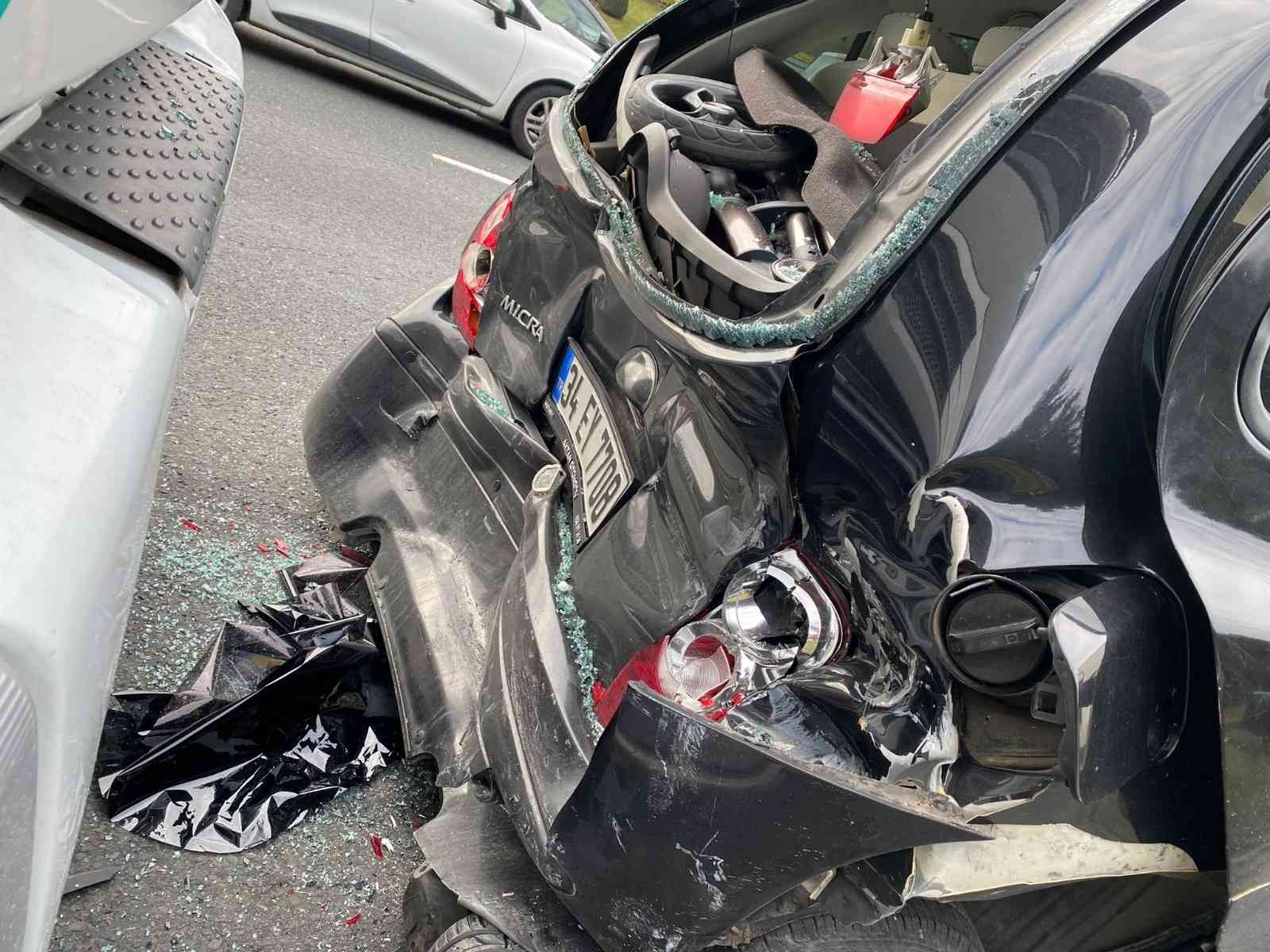 Ümraniye TEM Otoyolu’nda 6 aracın karıştığı zincirleme kaza Ümraniye TEM Otoyolu’nda 6 aracın karıştığı zincirleme trafik kazasında 1 kişi hafif şekilde yaralandı. Kaza nedeniyle trafik yoğunluğu oluştu ...