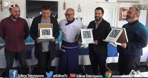 ÜNLÜ SUNUCU VE YAPIMCIYA PLAKET
