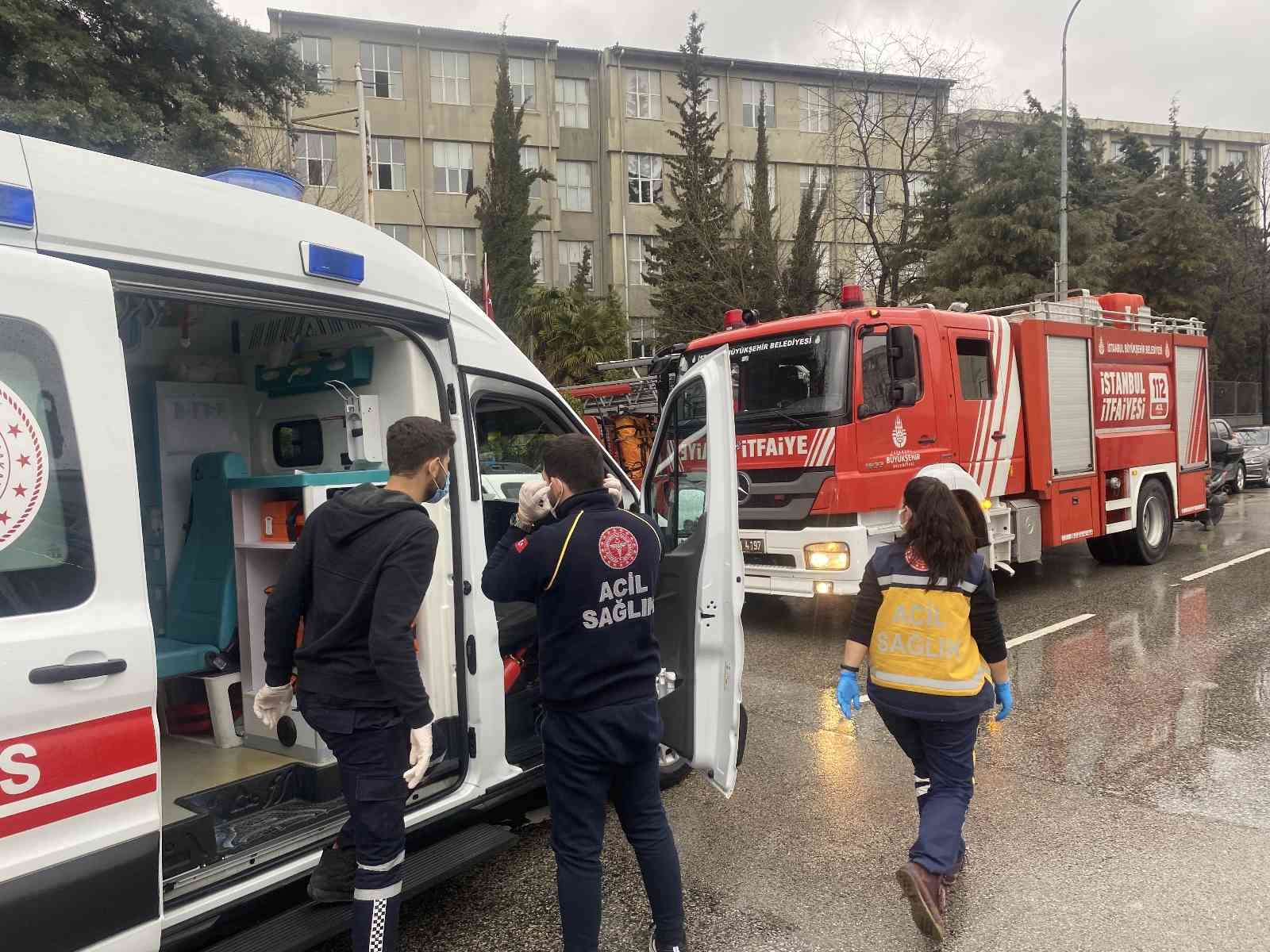 Üsküdar’da Marmara Üniversitesi’nde yangın paniği Üsküdar’da bulunan Marmara Üniversitesi Güzel Sanatlar Fakültesinde yangın çıktı. Üniversite öğrencilerinin yangın nedeniyle panik içerisinde ...