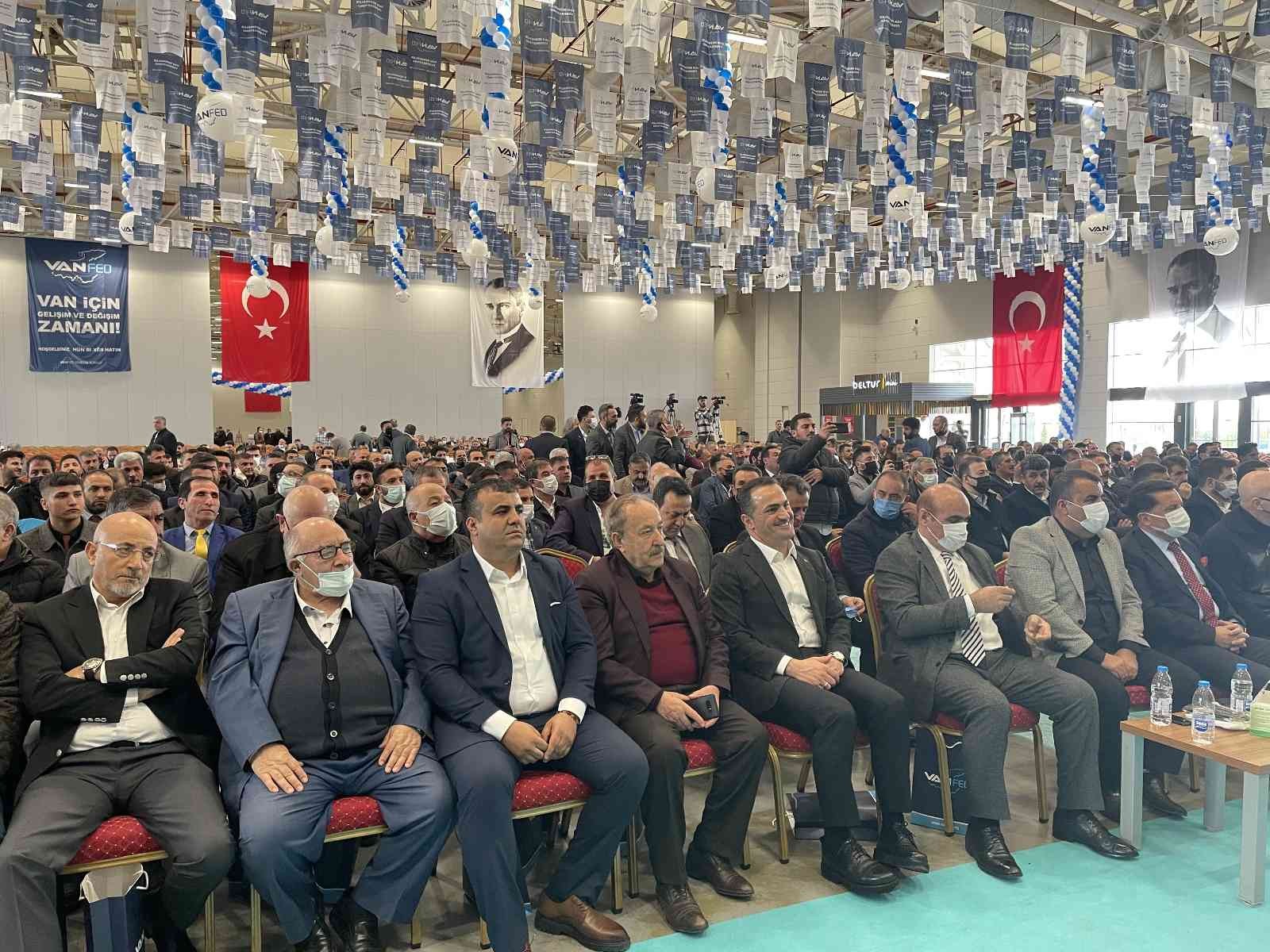 Yenikapı’da yapılan Van Dernekler Federasyonu 6. Olağan Genel Kurulu, yeni başkanını seçti. Mehmet Fatih Yağız’ın yeni başkanı olduğu Van ...