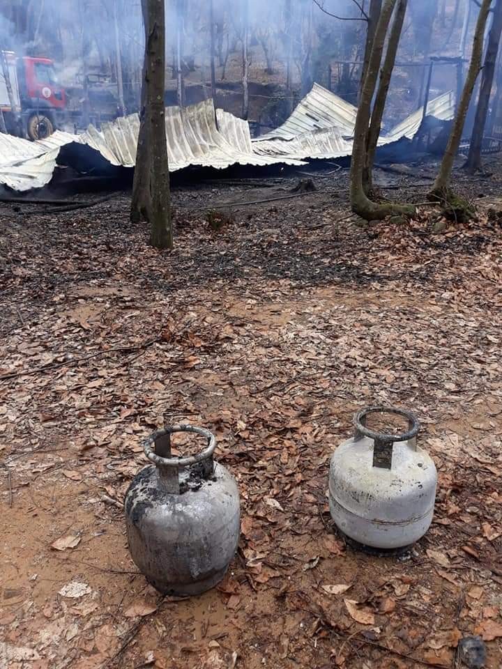 Yalova Kent Ormanı’ndaki ahşap işletme yanarak kül oldu Yalova Teşvikiye Kent Ormanı’ndaki işletmede meydana gelen yangında ahşap yapı tamamen kül olurken, ateşlerin ağaçlara sıçramaması herkese derin ...