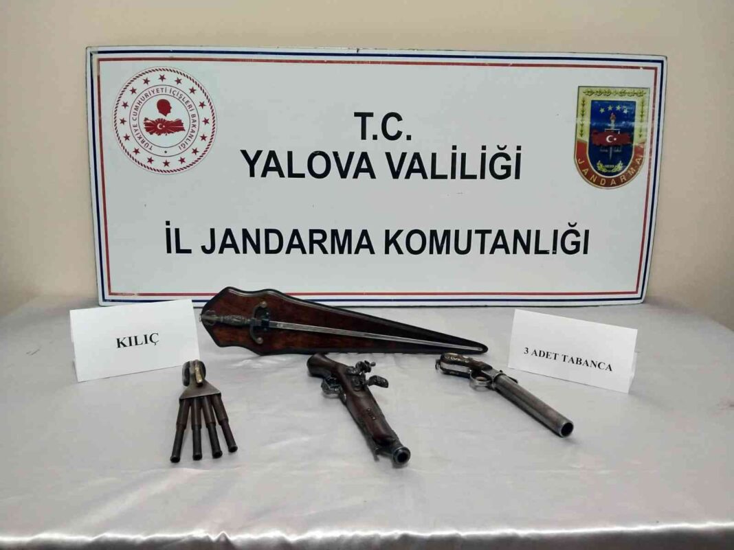 yalovada-tarihi-tabanca-ve-kilic-ele-gecirildi-NW3YbdR1.jpg