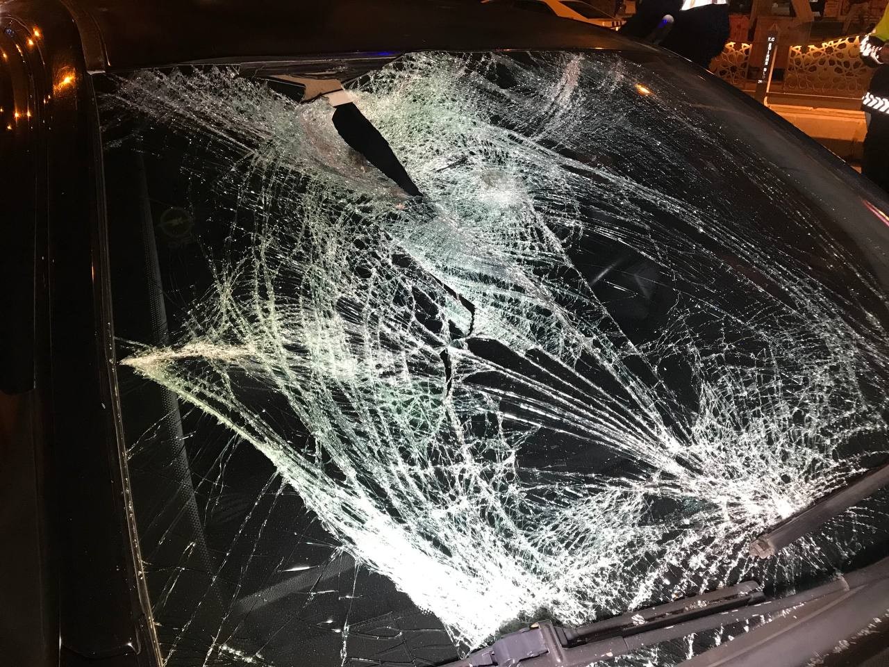 Yaya geçidinde feci kaza: Yaşam savaşı veriyor Edirne’de motosikletiyle yaya geçidini kullanarak bulvarın karşı şeridine geçmek isterken, otomobilin çarptığı motosiklet sürücü yaşam savaşı ...