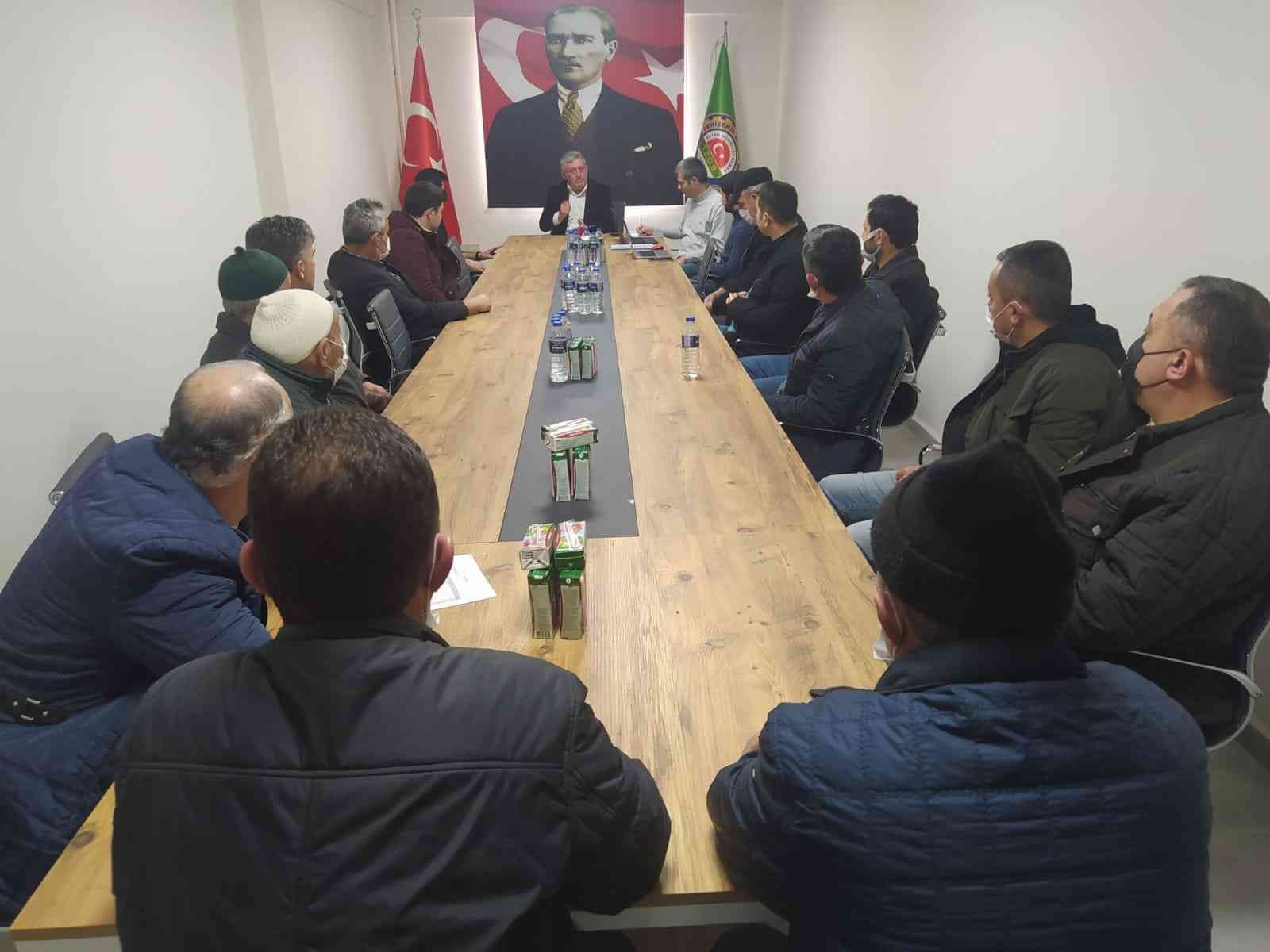 Yenişehirli çiftçiler tohum firması ile protokol imzaladı Bursa Yenişehir Ziraat odası; üyelerine daha iyi hizmet verebilmek için çiftçileri tohum firmaları ile bir araya getirdi. Yenişehir Ziraat Odası ...