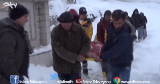 YOL AÇILDIKTAN SONRA HASTANEYE GÖTÜRÜLDÜ