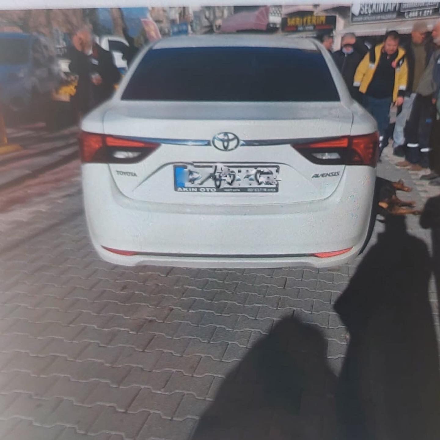 Yolda yatan köpeğin üzerinden aracıyla geçti Bursa’da bir araç sürücüsü yolda yatan köpeğin üzerinden geçerek yaralanmasına sebep oldu. O anlar güvenlik kamerası tarafından kaydedildi ...