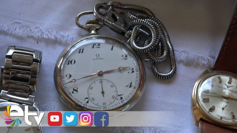 YÜZ YILLIK GÜMÜŞ CEP SAATİ ANTİKA PAZARINDA