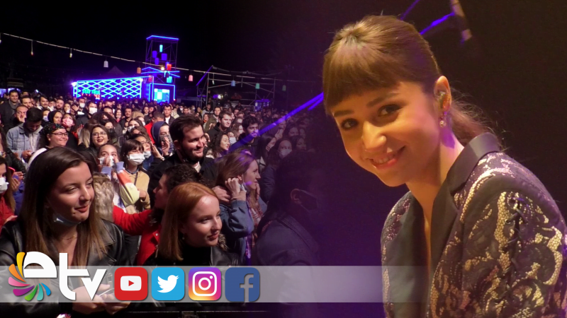 ZEYNEP BASTIK KULAKLARIN PASINI SİLDİ