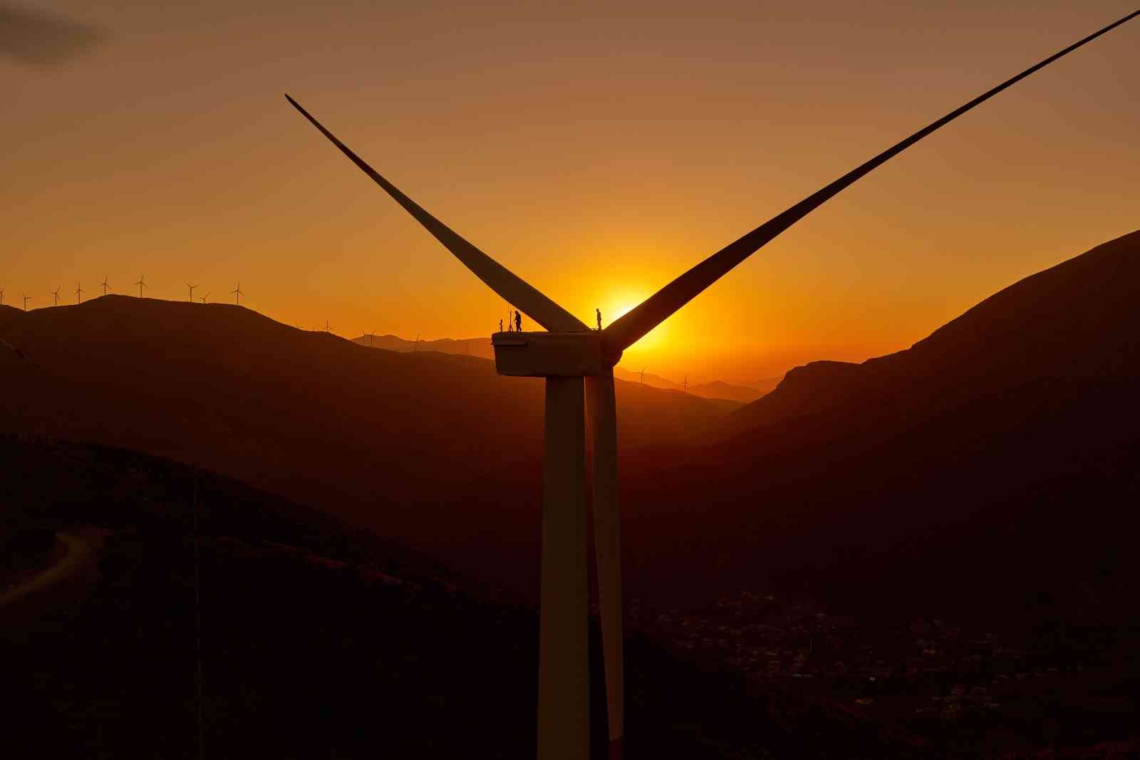 Zorlu Enerji’nin Ar-Ge projesine AB’den hibe desteği Zorlu Enerji, UFUK Avrupa (Horizon Europe) programı kapsamında kompozit malzemelerin geri dönüşüme kazandırılması amacıyla oluşturulan JIDEP ...