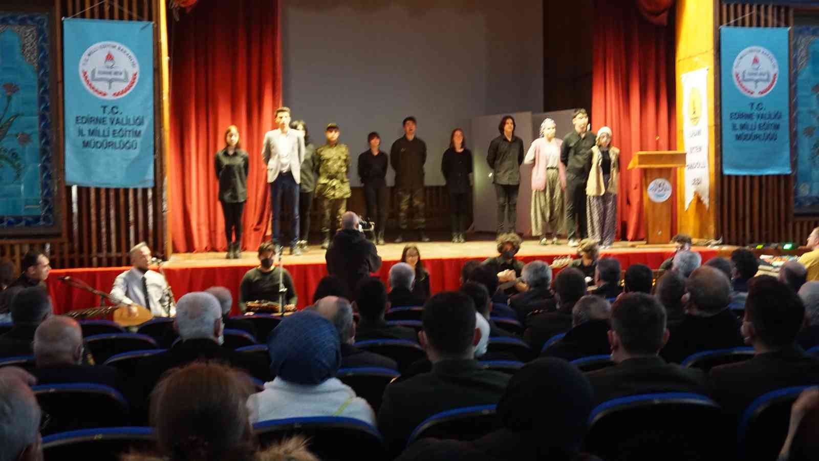 107 yıl önce ‘Çanakkale geçilmez’ dedirten şehitler dualarla anıldı Edirne’de 18 Mart Çanakkale Zaferi ve Şehitleri Anma Günü’nde düzenlenen törende şehitler anıldı. Çanakkale Deniz Zaferi nedeniyle yurdun her ...