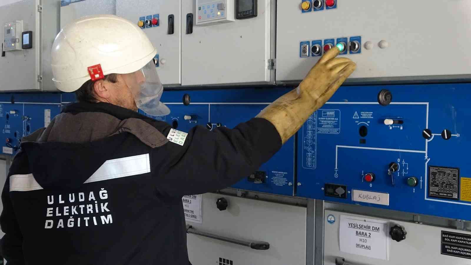 13 bin 750 kilometrelik enerji bakımı Güney Marmara’da elektrik dağıtım hizmeti veren Uludağ Elektrik Dağıtım A.Ş. (UEDAŞ), bölgesinde gerçekleştirdiği planlı bakım çalışmalarıyla ...