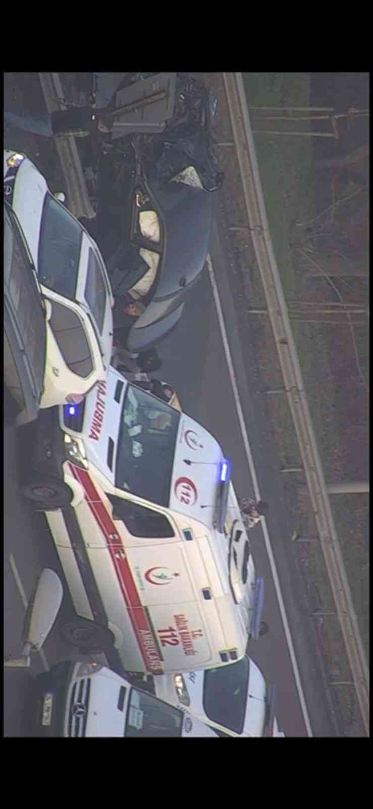 15 Temmuz Şehitler Köprüsü çıkışı feci kaza: 2 yaralı 15 Temmuz Şehitler Köprüsü Altunizade sapağında bariyerlere çarpan otomobil paramparça oldu. Kaza yapan otomobilden 2 kişi hafif yaralı olarak ...