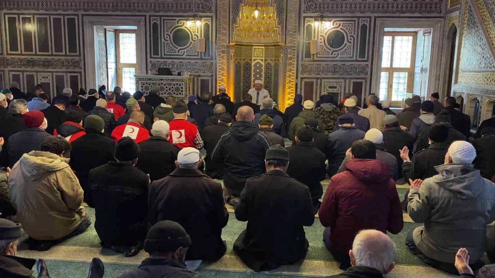 15 Temmuz şehitleri için 251 hatim indirildi Kocaeli’nin Gebze ilçesinde 15 Temmuz şehitleri için 251 hatim indirildi. Gebze Belediyesi, 15 Temmuz Derneği ve ilçe sivil toplum ...