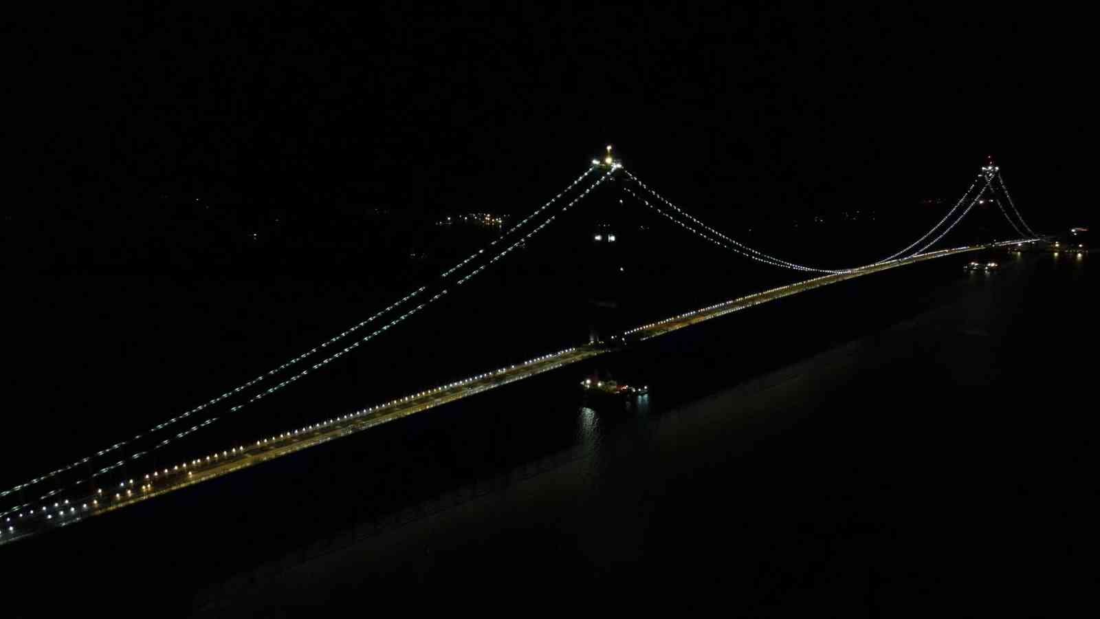 Dünyanın en büyük orta açıklıklı asma köprüsü olan 1915 Çanakkale Köprüsü olan 1915 Çanakkale Köprüsü’nün açılışına günler kaldı. Cumhurbaşkanı ...