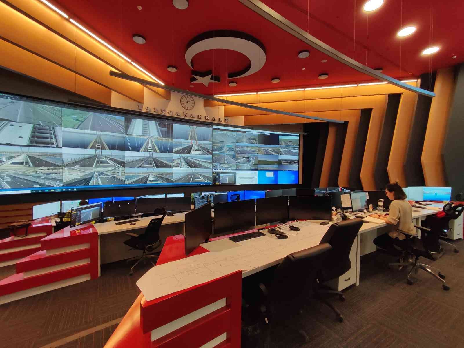 Dünyanın en uzun orta açıklığına sahip 1915 Çanakkale Köprüsü ve bağlantı otoyolları son teknolojik Akıllı Ulaşım Sistemleri (AUS) ile donatıldı ...