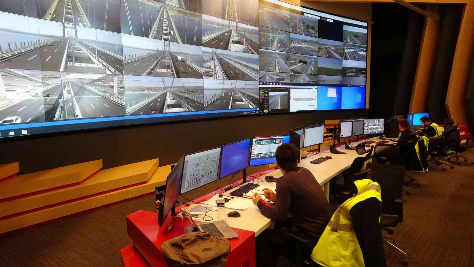 Dünyanın en uzun orta açıklığına sahip 1915 Çanakkale Köprüsü ve bağlantı otoyolları son teknolojik Akıllı Ulaşım Sistemleri (AUS) ile donatıldı ...