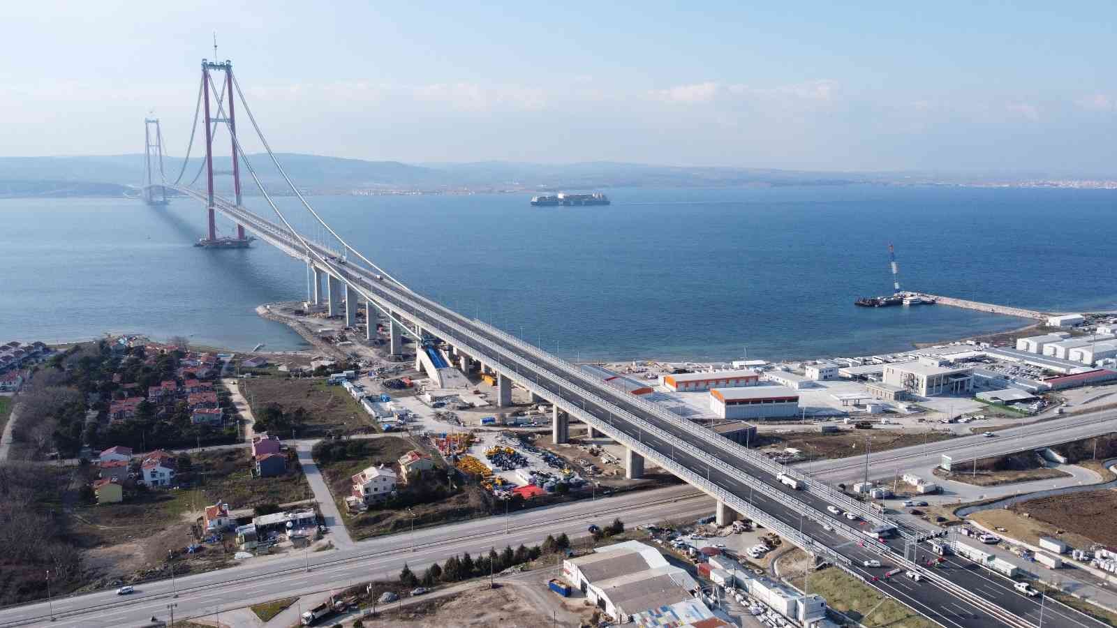 1915 Çanakkale Köprüsü’nden davul çalarak geçti Tekirdağ’dan Çanakkale’ye gelen davul virtüözü Ahmet Çelik, 1915 Çanakkale Köprüsü’nden Avrupa yakasından davul çalarak ve Çanakkale Türküsünü ...