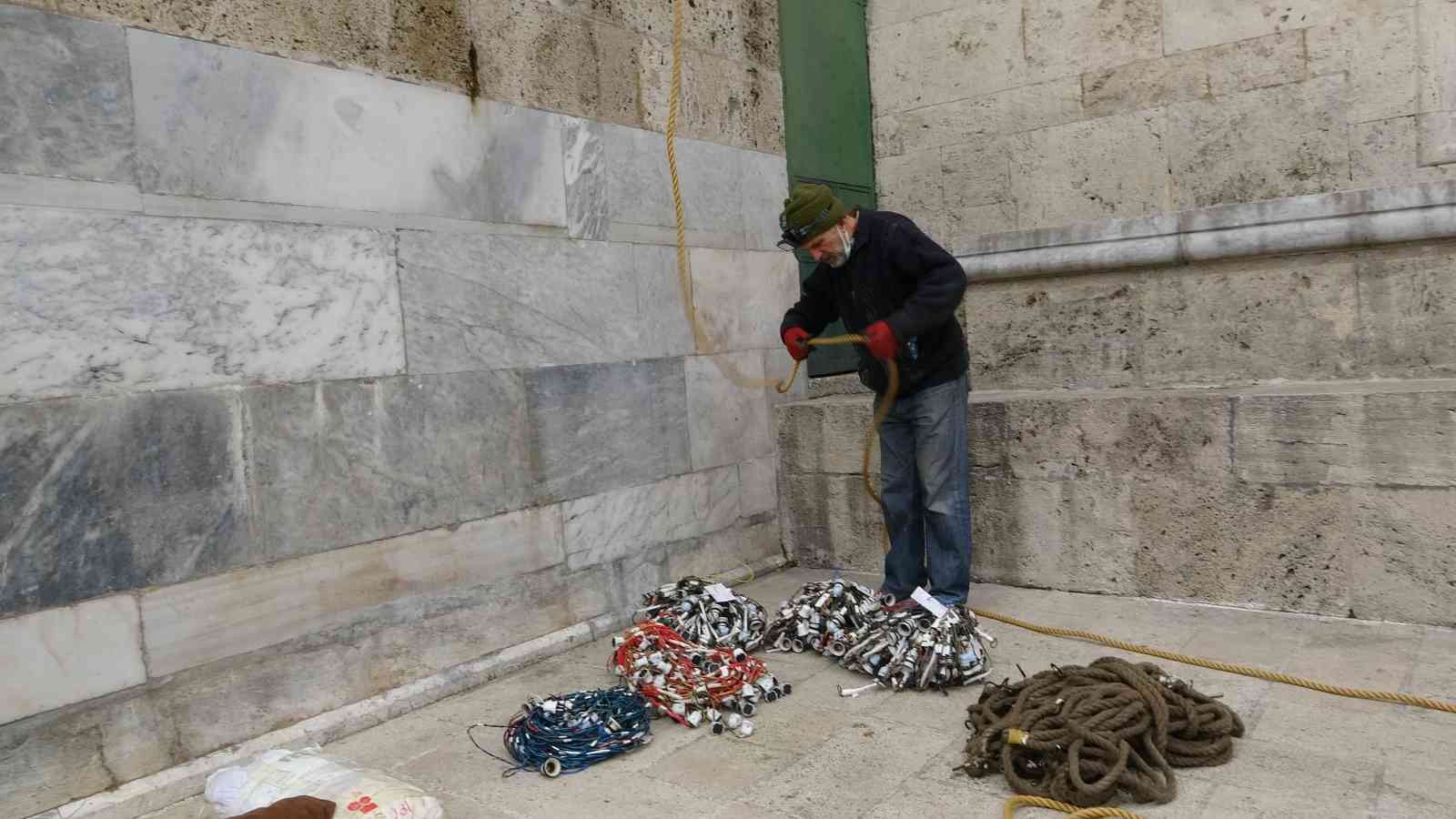 623 yıllık Ulu Cami’ye Ramazan mahyası asıldı İslamiyetin en büyük 5 mabedi arasında gösterilen 623 yıllık Bursa Ulu Cami’ye Ramazan mahyası asılmaya başlandı. Bu yıl iman, istikamet ve ...