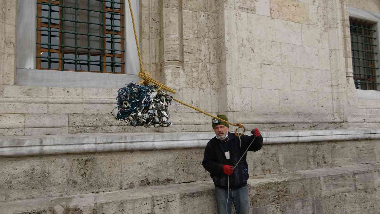 623 yıllık Ulu Cami’ye Ramazan mahyası asıldı İslamiyetin en büyük 5 mabedi arasında gösterilen 623 yıllık Bursa Ulu Cami’ye Ramazan mahyası asılmaya başlandı. Bu yıl iman, istikamet ve ...