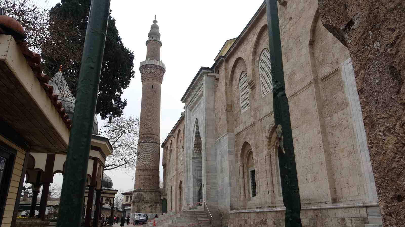 623 yıllık Ulu Cami’ye Ramazan mahyası asıldı İslamiyetin en büyük 5 mabedi arasında gösterilen 623 yıllık Bursa Ulu Cami’ye Ramazan mahyası asılmaya başlandı. Bu yıl iman, istikamet ve ...