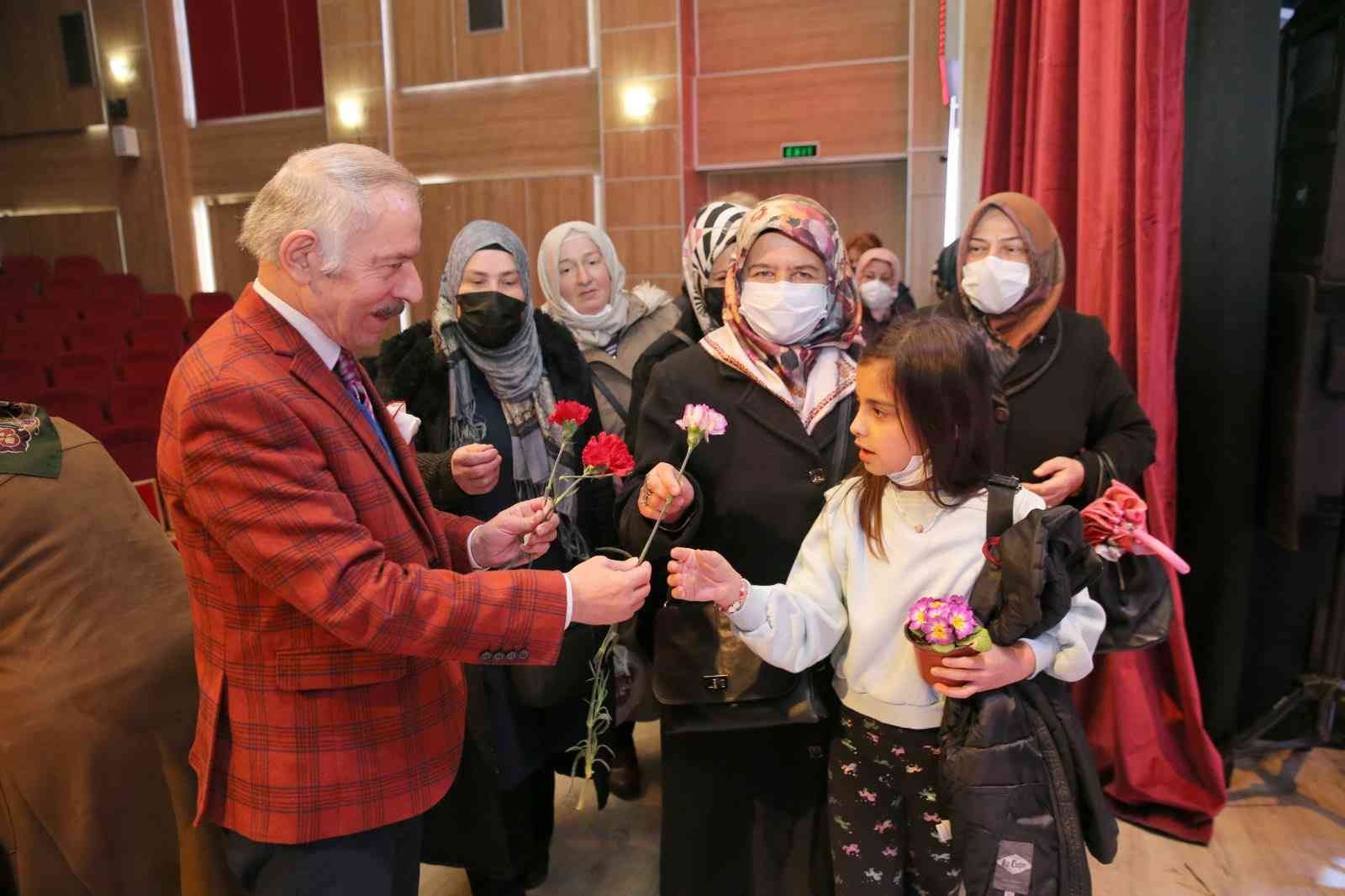 Bayrampaşa Belediyesi, 8 Mart Dünya Emekçi Kadınlar Günü münasebetiyle ilçedeki kadınların onuruna özel bir program düzenledi. Bayrampaşalı ...